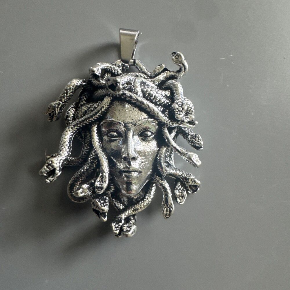 Medusa Face Head Pendant Silver Tone 24 Inch Box Necklace Chain Unisex Snakes